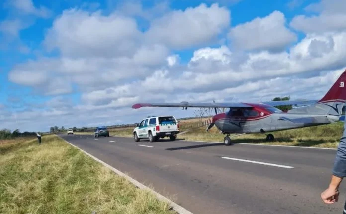 Misterio: hallaron una avioneta abandonada sobre Ruta Nacional 12