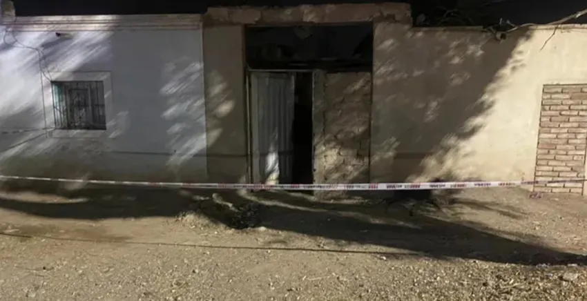 La policía encontró a un hombre que murió en su casa y los perros se lo comieron