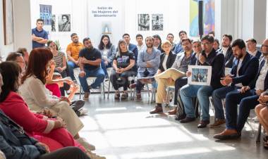 CRISTINA RECIBIÓ A UNA COMITIVA DEL PARTIDO JUSTICIALISTA DE CORRIENTES