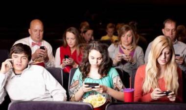 CELULARES: LOS NUEVOS POCHOCLOS DEL CINE