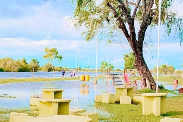 PREOCUPA LA CRECIENTE DEL RÍO SANTA LUCÍA: EL CAMPING MUNICIPAL QUEDÓ BAJO AGUA