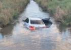 CARLOS PELLEGRINI | AUTO CAYÓ A LA LAGUNA IBERÁ Y BUSCAN A UN JOVEN DESAPARECIDO