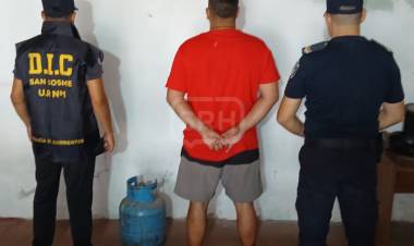 ALLANAMIENTOS EN SAN COSME: RECUPERAN OBJETO ROBADO Y DEMORAN A UN SOSPECHOSO