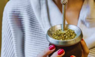 QUÉ YUYO PONER AL MATE PARA ALIVIAR DOLOR DE CABEZA Y CONTRACTURAS