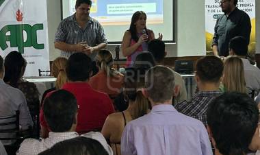 PERIODISTAS SE REÚNEN PARA DEFINIR SU FUTURO