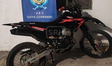 RECUPERAN MOTO ROBADA Y DEMORAN A UN JOVEN EN GOYA