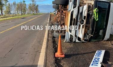 SANTO TOMÉ | CHOCÓ UN CABALLO Y VOLCÓ EN RUTA 14