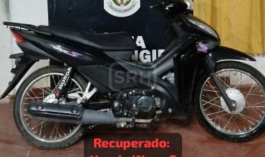 CORRIENTES | ALLANAMIENTO EN LOMAS DEL MIRADOR: SECUESTRAN MOTO ROBADA Y UNA ESCOPETA
