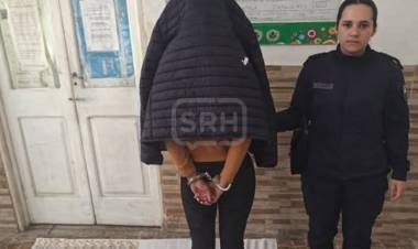 RECUPERAN DINERO ROBADO Y DEMORAN A UNA MUJER EN ESQUINA