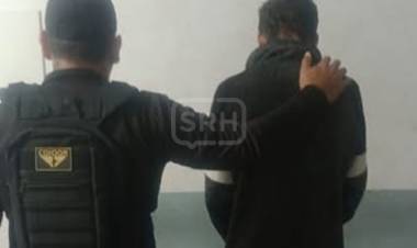 CORRIENTES | SORPRENDEN A UN HOMBRE OCULTO Y ARMADO EN LA VÍA PÚBLICA