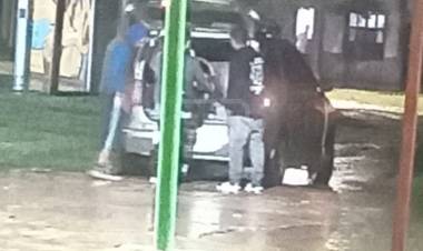 VECINOS ALERTAN POR VENDEDORES NOCTURNOS EN MANTILLA