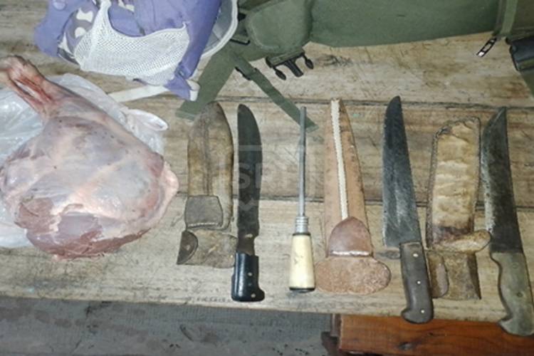 PRIAR EN SAN ROQUE | ATRAPAN A DOS SUJETOS CON EL CUARTO DE UNA OVEJA, SIN DOCUMENTO.