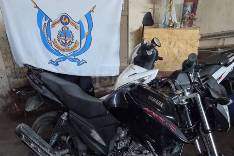 CORRIENTES: ROBAN UNA MOTO Y LA ABANDONAN EN UN BALDÍO